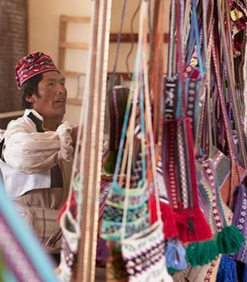 タキーレ島：織物の伝統を受け継ぐ土地