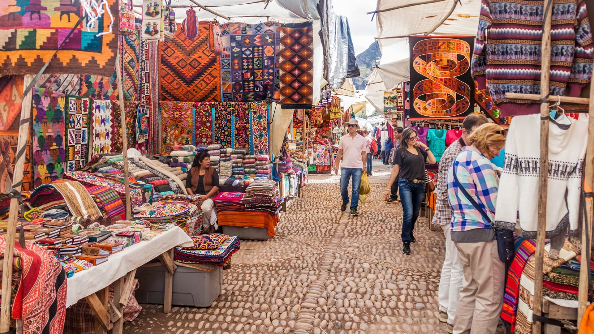 Cuáles son los mercados más emblemáticos y pintorescos de Cusco?