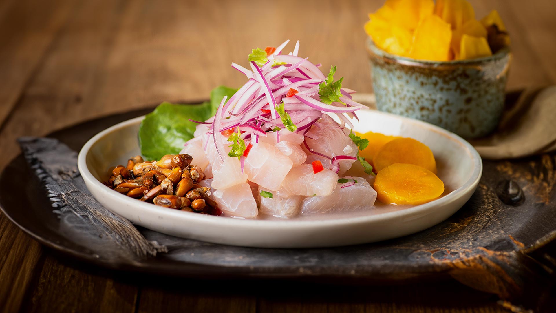  El ceviche peruano, con su combinación de pescado fresco y cítricos, es un claro ejemplo de cómo la cocina latinoamericana ha cautivado al mundo. Foto: Perú Travel.