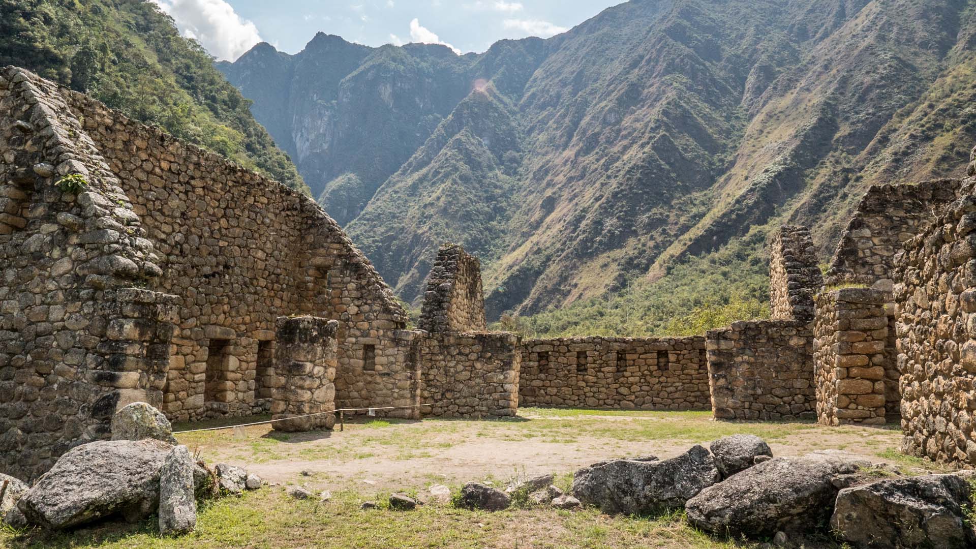Ancienne Porte Avec Les Vestiges Des Ruines De L'inca à Machu Picchu Citadel  Cusco Région Du Pérou Image stock - Image du roche, agricole: 276431087