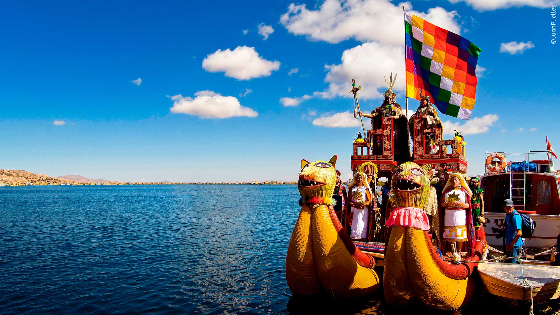 Representación de Manco Cápac y Mama Ocllo en el lago Titicaca.