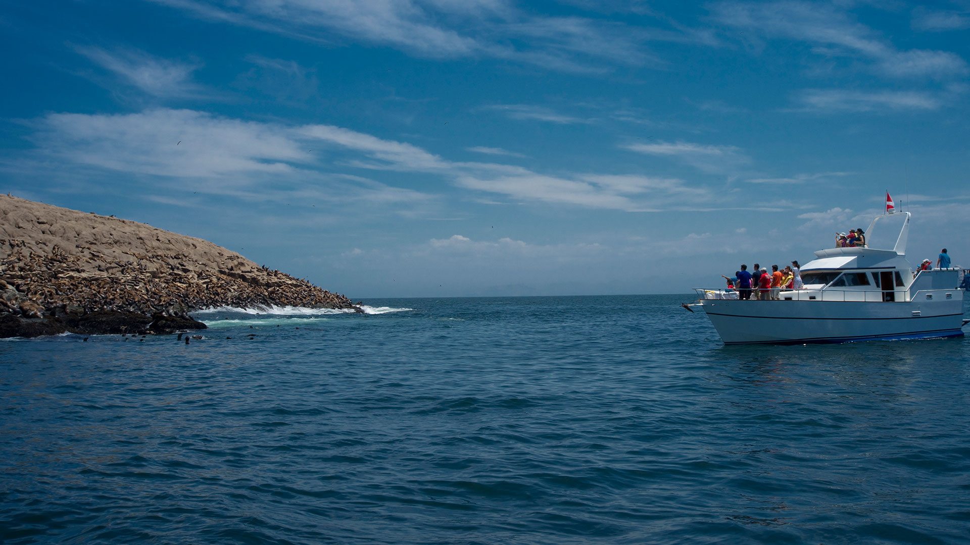 Yacht ride through the Ica Sea