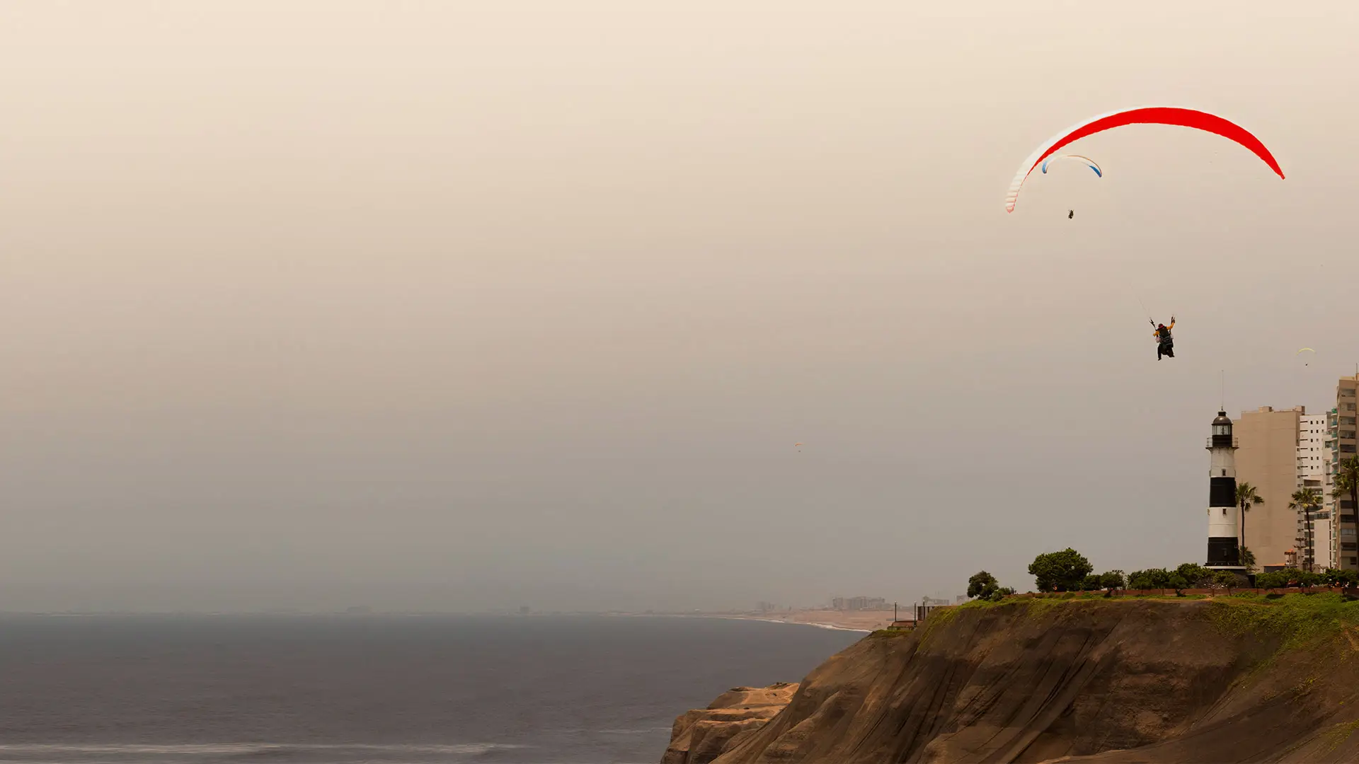 Paragliding in the Costa Verde of Lima